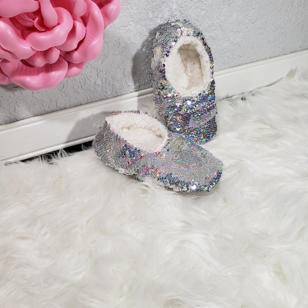 🤸‍♀️Reversible Sequence Slippers